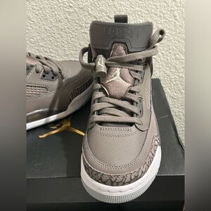 Jordan Spizike Low – Cave Stone – Size 4Y – Never Worn